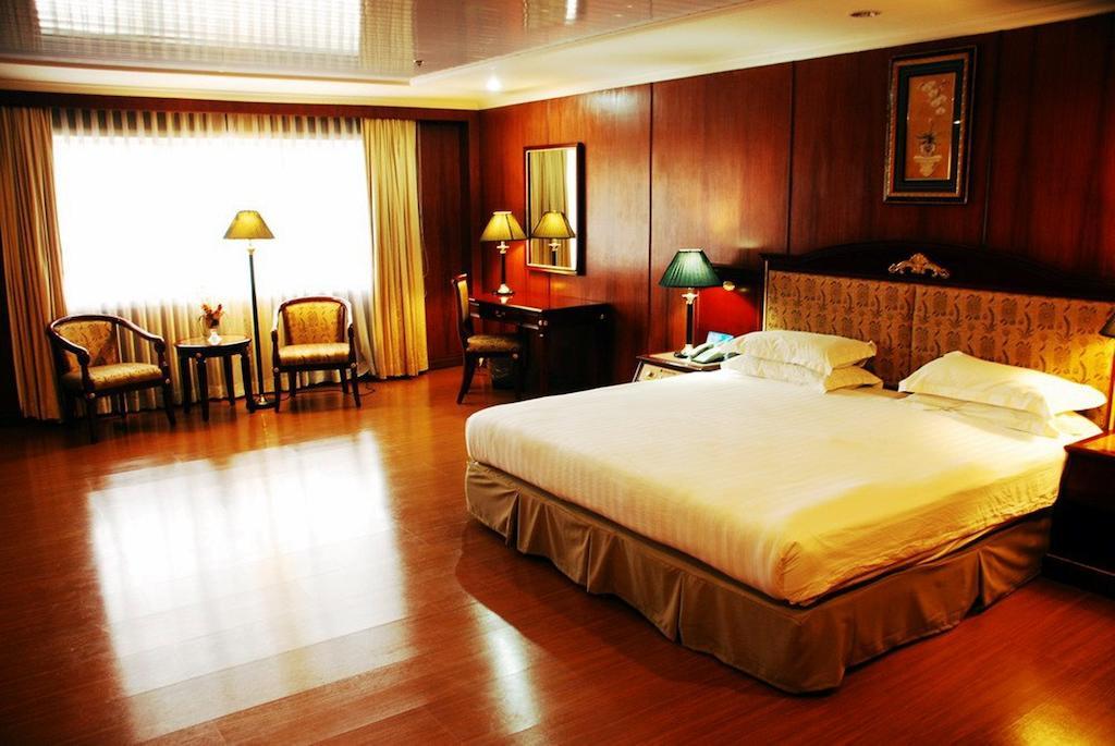 Grand Regal Hotel Bacolod Phòng bức ảnh