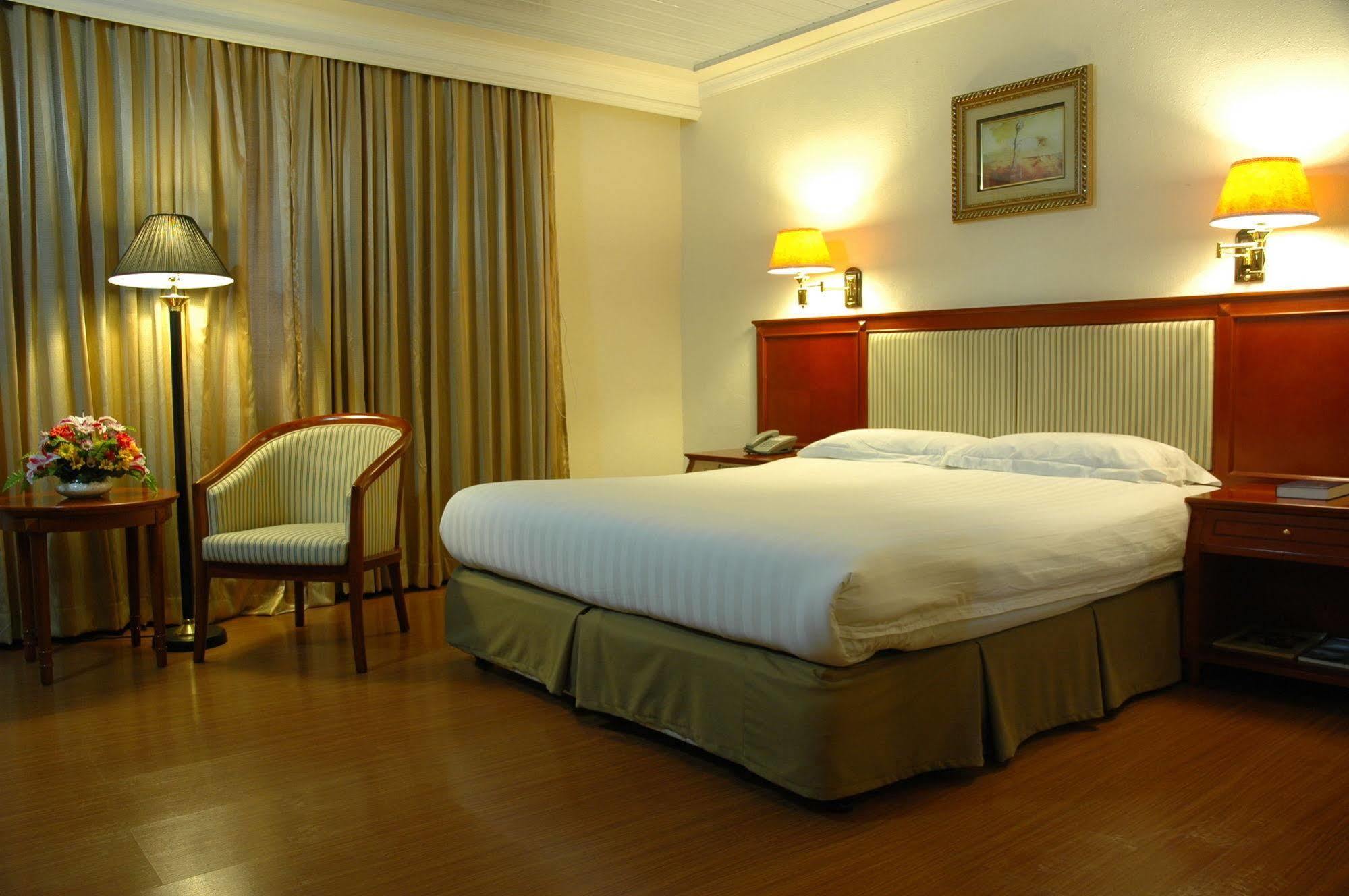 Grand Regal Hotel Bacolod Ngoại thất bức ảnh